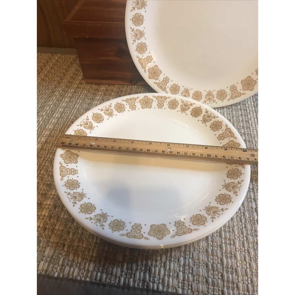 (4) Piece CORELLE DINNER PLATE SET in the "Butterfly Gold"‎ FLOWER PATTERN - Picture 3 of 6